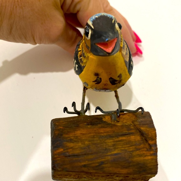 Vintage Wood Hand Carved / Hand Painted Detailed Bird Folk Art Figure - Picture 9 of 10